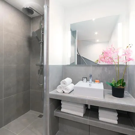 Апартаменты Livinparis - Luxury 4 Bedrooms Le Louvre I Париж