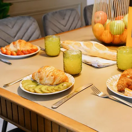Appartement Livinparis - Luxury 4 Bedrooms Le Louvre I