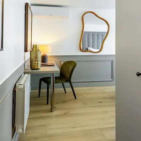 Appartement Livinparis - Luxury 4 Bedrooms Le Louvre I