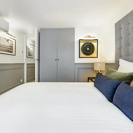 Livinparis - Luxury 4 Bedrooms Le Louvre I Appartement Paris
