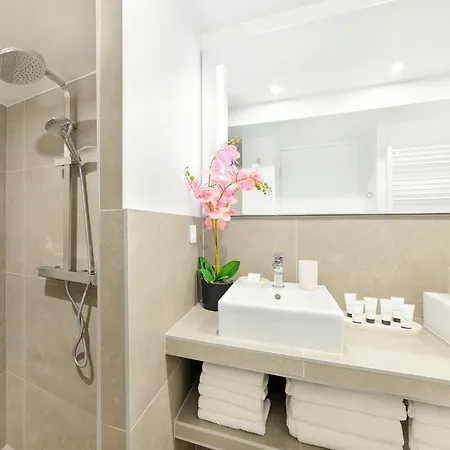 Livinparis - Luxury 4 Bedrooms Le Louvre I Appartement