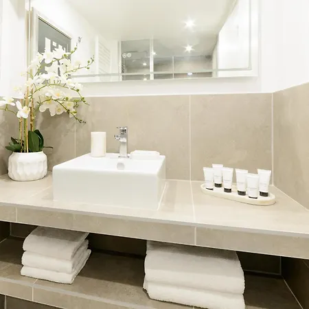 Livinparis - Luxury 4 Bedrooms Le Louvre I *