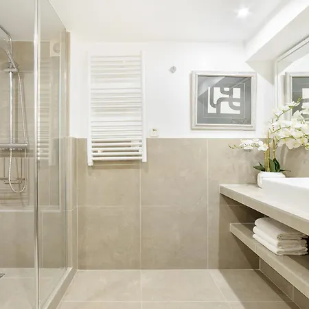 Livinparis - Luxury 4 Bedrooms Le Louvre I Paris
