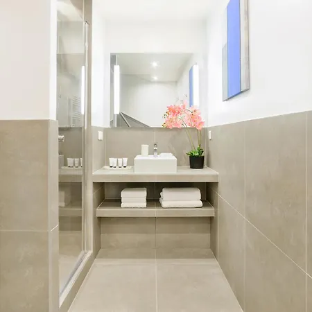Livinparis - Luxury 4 Bedrooms Le Louvre I Paris