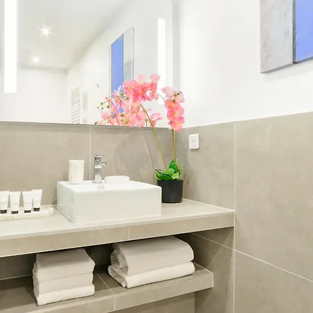 Livinparis - Luxury 4 Bedrooms Le Louvre I * Paris