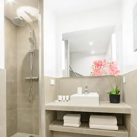 Livinparis - Luxury 4 Bedrooms Le Louvre I