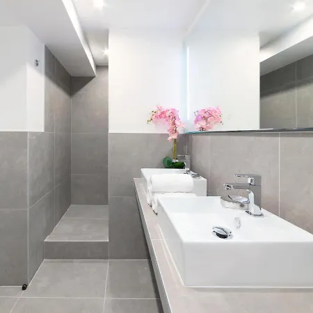 Livinparis - Luxury 4 Bedrooms Le Louvre I